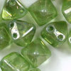 Pyramid Beads grün gelüstert 6mm 30Stk.